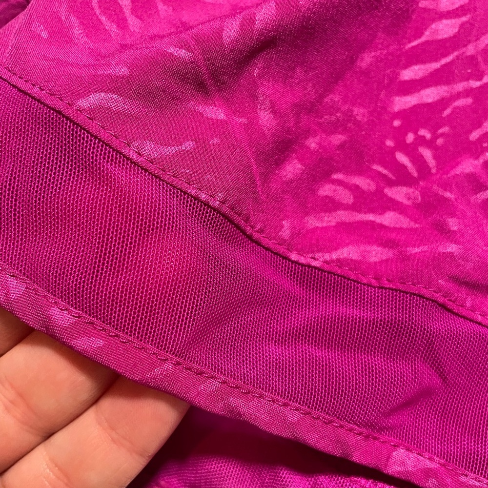 Athleta Mesh Racer Run Mid Rise 4" Shorts. Purple. Size S. - Picture 6 of 13